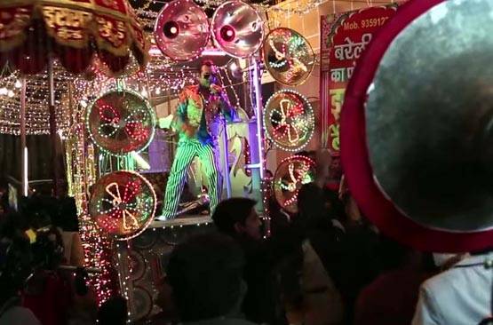 नवाजुद्दीन बने बैंड मास्टर, गाया-मैं शनि देव जैसा कुरूप...