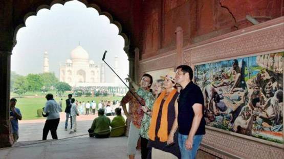 12वीं के बाद Hospitality Industry में ऐसे बनाएं करियर, मिलेंगे रोजगार के मौके