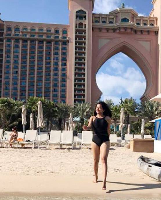 हनीमून पर है ये टॉप भोजपुरी एक्ट्रेस, शेयर की बिकिनी तस्वीरें