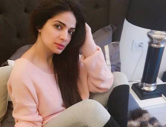 ये हैं मुमताज की छोटी बेटी, बिकिनी में शेयर की PHOTOS