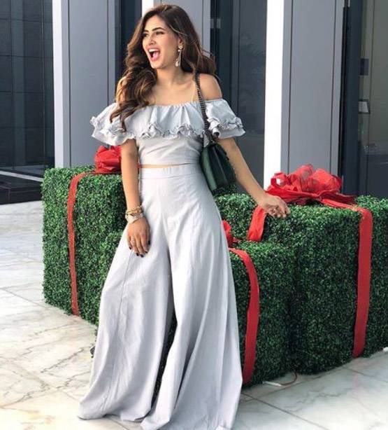 इस लुक पर ट्रोल हुईं रागिनी MMS की एक्ट्रेस, लोगों ने नाम दिया 'चम्पावती'