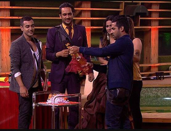 बिग बॉस में कंटेस्‍टेंट ने बनाया विदेश जाने का प्‍लान, लव ने बताई मजबूरी