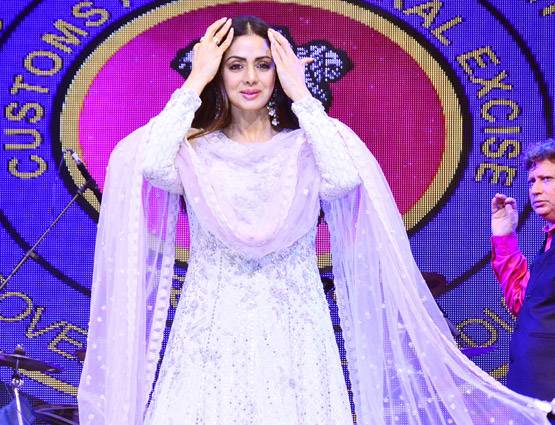 आलिया संग अनुष्का ने डांस स्टेज पर मचाई धूम, PHOTOS