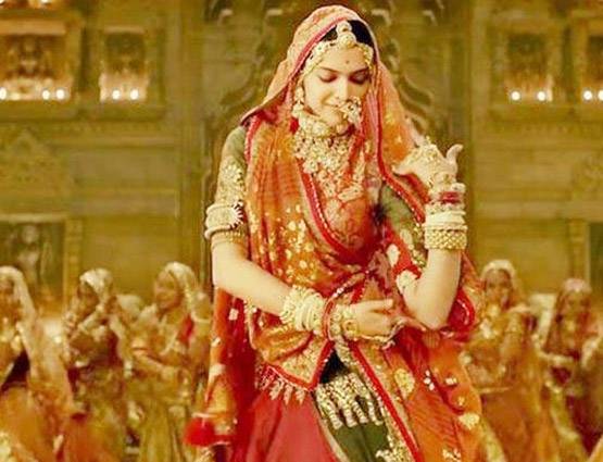 पद्मावत में दीपिका का शाही लुक, 20 किलो के जेवर-4kg का दुपट्टा