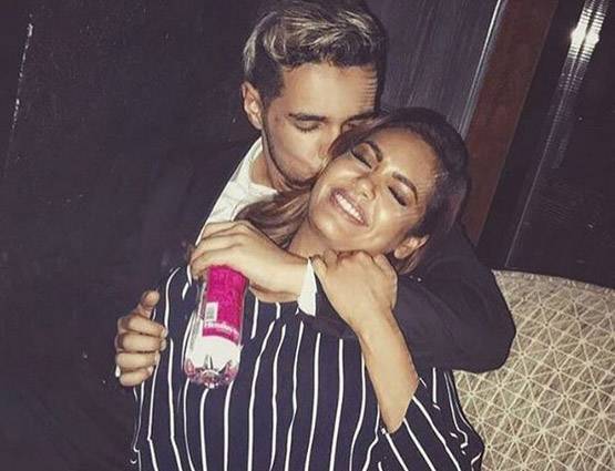 क्या 18 साल के लड़के को डेट कर रही हैं ईशा गुप्ता, देखें PHOTOS
