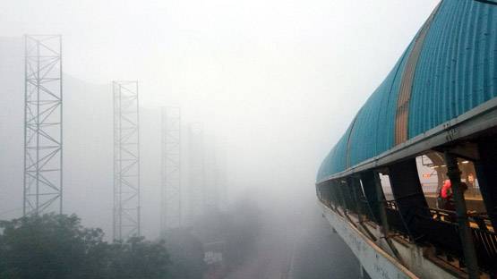 दिल्ली में सीजन का सबसे ठंडा दिन, कोहरे से रेल-विमान सेवा पर असर