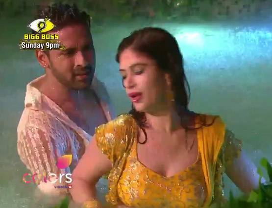 बिग बॉस में रोमांस का तड़का, पुनीश-बंदगी ने 'टिप टिप' पर किया डांस