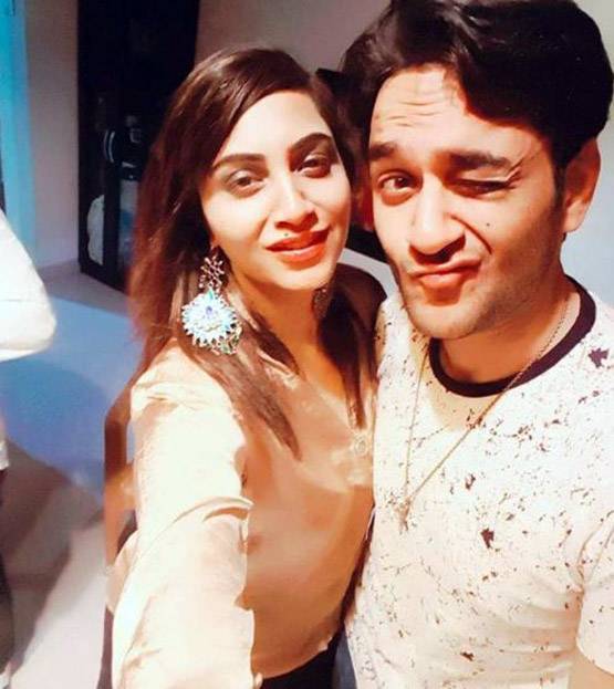 बिग बॉस कंटेस्टेंट अर्शी खान ने कराया बोल्ड फोटोशूट, देखें PHOTOS