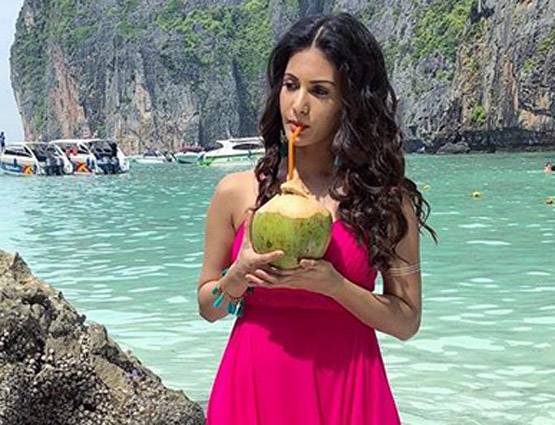 जिस एक्टर से नहीं कर पाती थीं बात, उसके साथ अमायरा ने किया Kiss सीन