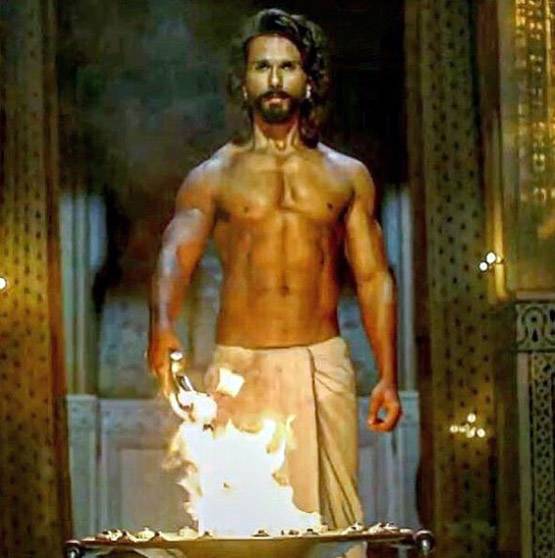 पेड शो से ही पद्मावत ने कमा लिए 5 करोड़, करणी सेना से नहीं डरे दर्शक