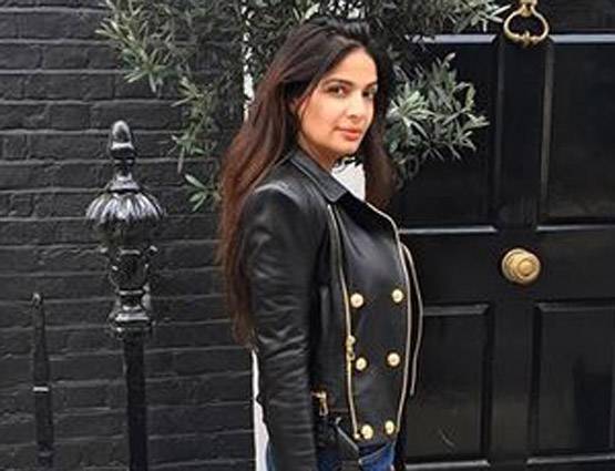 ये हैं मुमताज की छोटी बेटी, बिकिनी में शेयर की PHOTOS