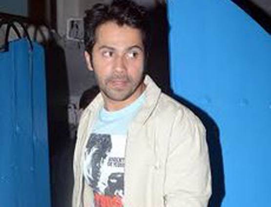 कटरीना ने आल्ता से सजाए अपने पैर, PHOTOS वायरल