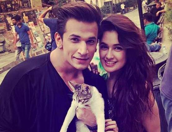 क्या प्रिंस नरूला ने की गर्लफ्रेंड से सगाई, वीडियो में सामने आया सच!