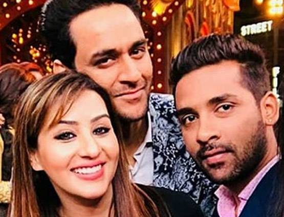 मिस्ट्री गर्ल के साथ विकास गुप्ता का किसिंग पोज, वीडियो वायरल