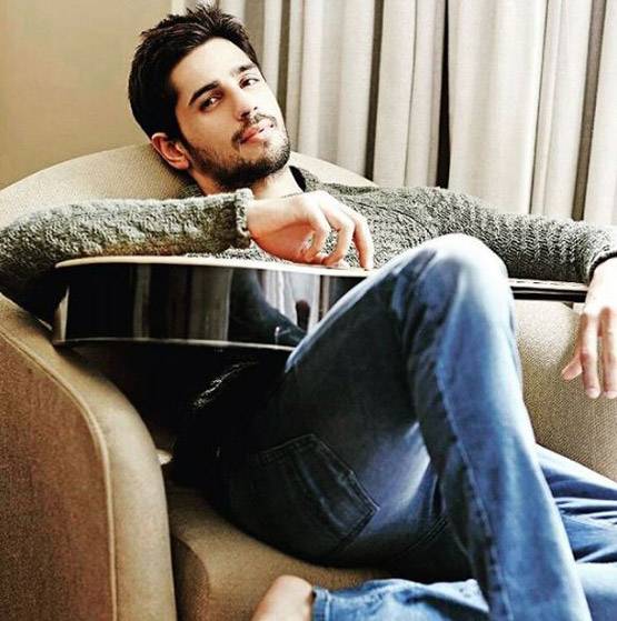 अय्यारी का ये आर्मी ऑफिसर लड़कियों के मामले में है बेहद शर्मीला