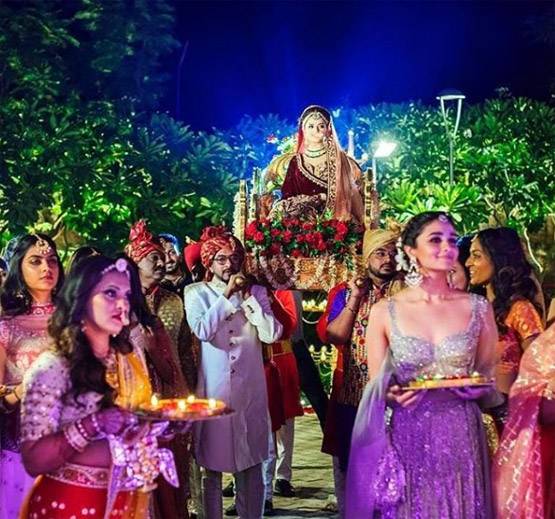 फ्रेंड की शादी में छाया आलिया का खूबसूरत लुक, तस्वीरें वायरल