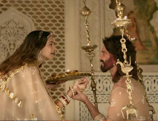 पेड शो से ही पद्मावत ने कमा लिए 5 करोड़, करणी सेना से नहीं डरे दर्शक