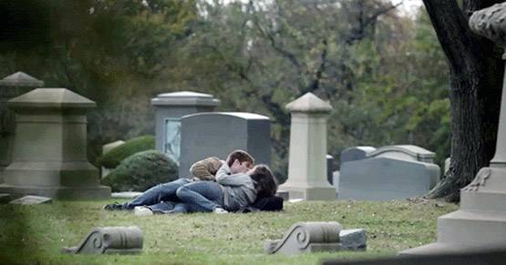 कब्रिस्तान में क्यों वर्जित है ये काम?