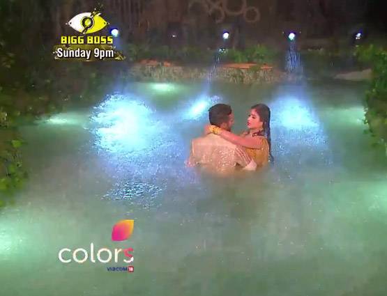बिग बॉस में रोमांस का तड़का, पुनीश-बंदगी ने 'टिप टिप' पर किया डांस