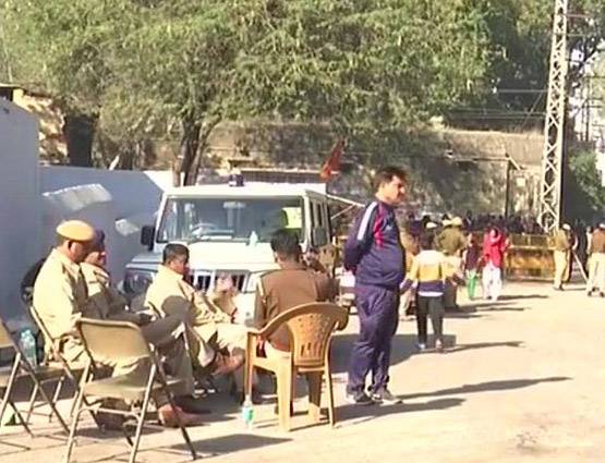 पद्मावत पर बवाल से कई इलाकों में कर्फ्यू जैसा माहौल, डरे हुए हैं लोग