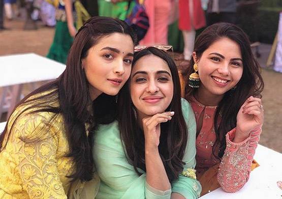 फ्रेंड की शादी में आलिया का इंडियन लुक, एक्ट्रेस पर टिकी सबकी निगाहें