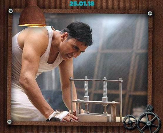 'पीरियड्स पर कैम्पेन' अक्षय ने दिखाया 2 रुपये में सेनेटरी पैड बनाकर