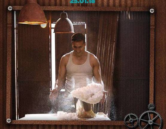 'पीरियड्स पर कैम्पेन' अक्षय ने दिखाया 2 रुपये में सेनेटरी पैड बनाकर