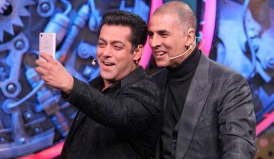 'पीरियड्स पर कैम्पेन' अक्षय ने दिखाया 2 रुपये में सेनेटरी पैड बनाकर