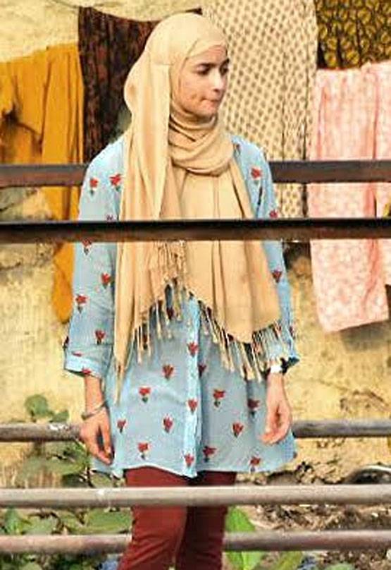 'गुली बॉय' में रूठी आलिया को मनाते दिखे रणवीर, LEAK हुईं तस्वीरें