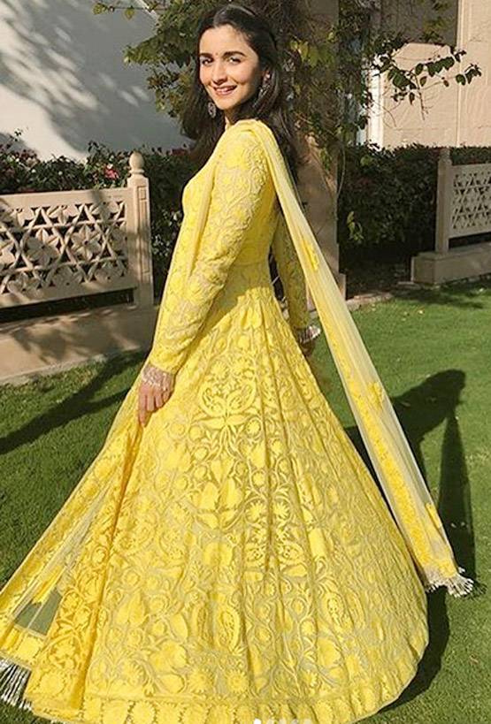 फ्रेंड की शादी में आलिया का इंडियन लुक, एक्ट्रेस पर टिकी सबकी निगाहें