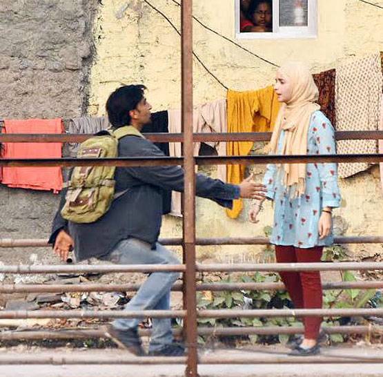 'गुली बॉय' में रूठी आलिया को मनाते दिखे रणवीर, LEAK हुईं तस्वीरें