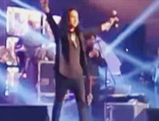 जल रहा था कासगंज, कैलाश खेर के गाने सुन रहे थे BJP के MP-MLA