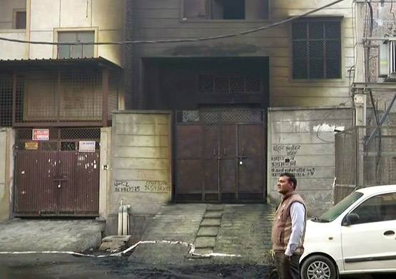 बवाना अग्निकांड की 15 PHOTOS, जिंदा जल मरे 17 मजदूर