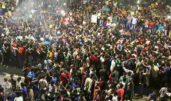 बेंगलुरु: 'लड़की के कपड़े उतार रही थी भीड़, मेरी पत्नी भी हुई शिकार'