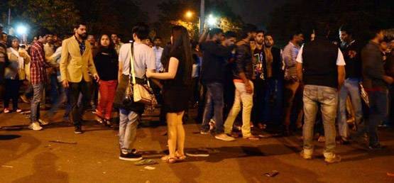 बेंगलुरु: 'लड़की के कपड़े उतार रही थी भीड़, मेरी पत्नी भी हुई शिकार'