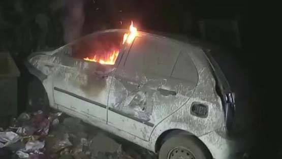 बस आग के हवाले, कासगंज हिंसा की सबूत ये तस्वीरें