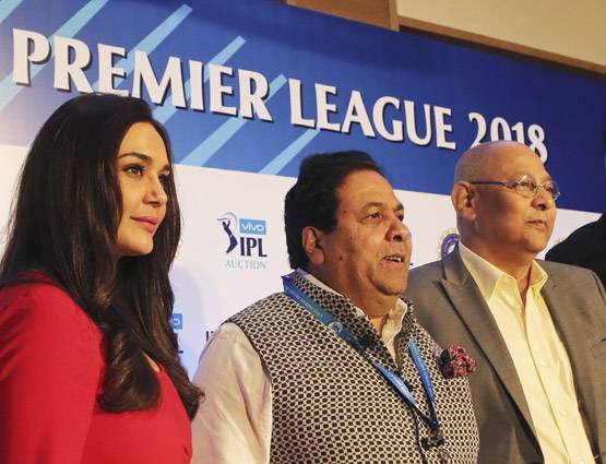 IPL ऑक्शन: प्रीति-जूही का ग्लैमरस लुक, तो ये पूर्व खिलाड़ी भी कम नहीं