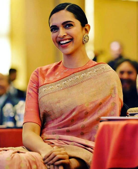 पापा को 'लाइफ टाइम अचीवमेंट अवॉर्ड' मिलता देख इमोशनल हुईं दीपिका