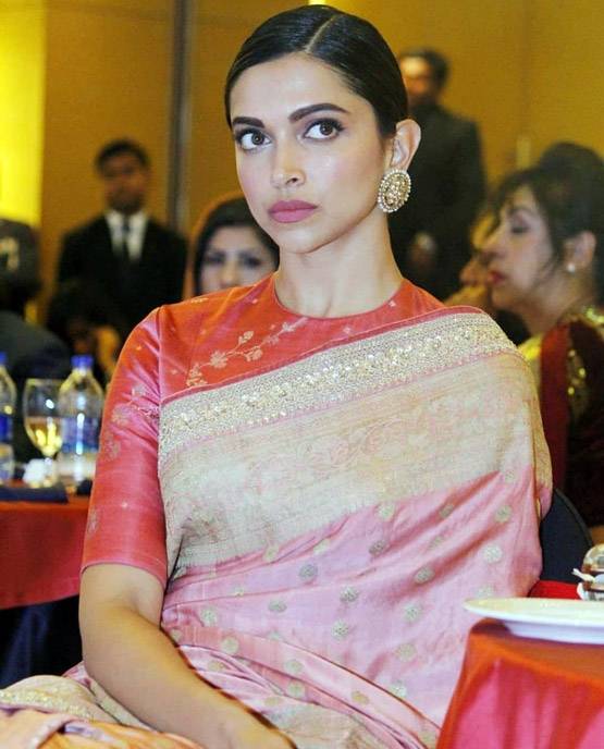 पापा को 'लाइफ टाइम अचीवमेंट अवॉर्ड' मिलता देख इमोशनल हुईं दीपिका