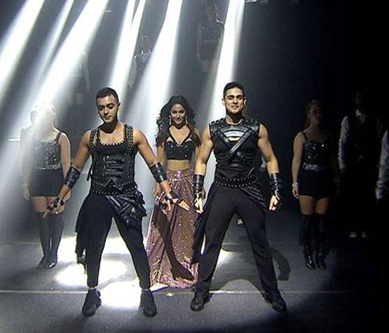 बिग बॉस फिनाले में दोस्तों संग हिना का धमाकेदार डांस, PHOTOS