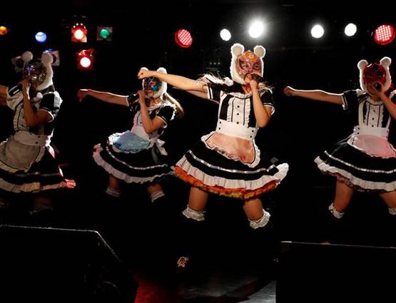 जापान: 6 साल की बच्ची का 'एडल्ट' परफॉर्मेंस, देखते हैं 40 के मर्द