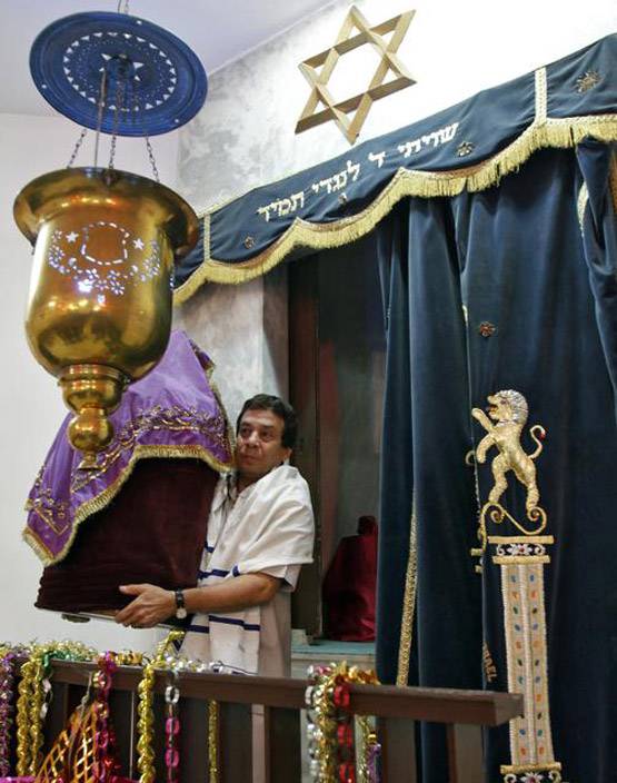 इस धर्म के सिर्फ 4650 लोग भारत में, मांग रहे अल्पसंख्यक दर्जा