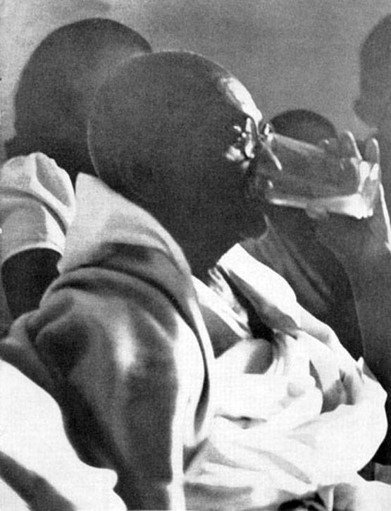 महात्मा गांधी की हत्या से ठीक पहले की दुर्लभ तस्वीरें