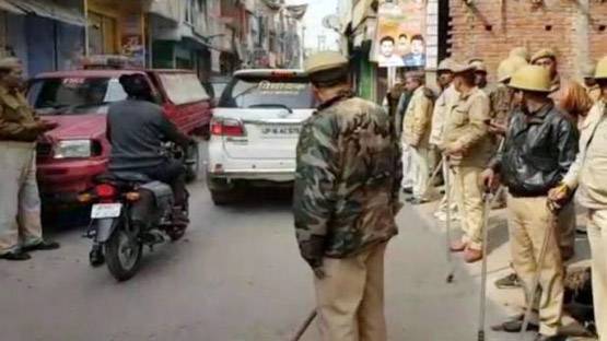 जल रहा था कासगंज, कैलाश खेर के गाने सुन रहे थे BJP के MP-MLA