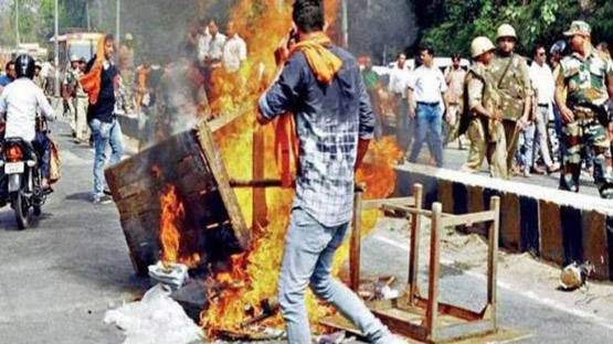 जल रहा था कासगंज, कैलाश खेर के गाने सुन रहे थे BJP के MP-MLA