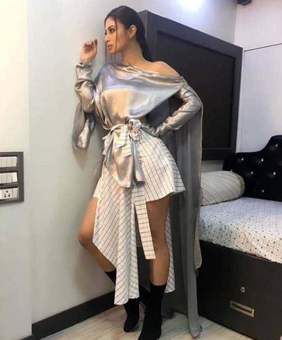 मौनी रॉय को याद आई 'नागिन', शेयर किया इमोशनल पोस्ट