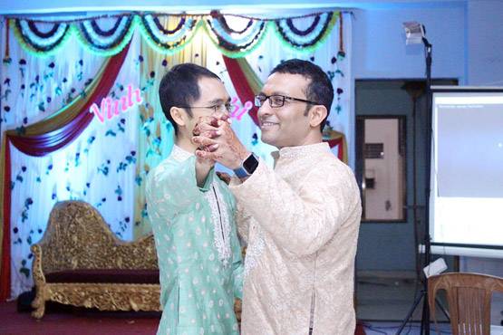 गे शादी: हल्दी-मेहंदी की रस्म, लड़के ने लड़के को पहनाई वरमाला