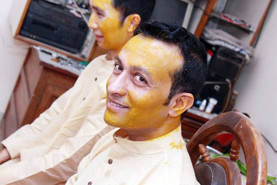 गे शादी: हल्दी-मेहंदी की रस्म, लड़के ने लड़के को पहनाई वरमाला