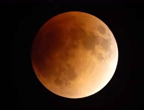 PHOTOS: दुनिया के अलग-अलग हिस्सों में ऐसा दिखा चंद्रग्रहण