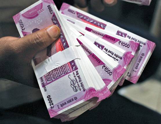 2000 का नोट हो रहा बंद? जानिए ऐसे ही 5 वायरल मैसेज का सच